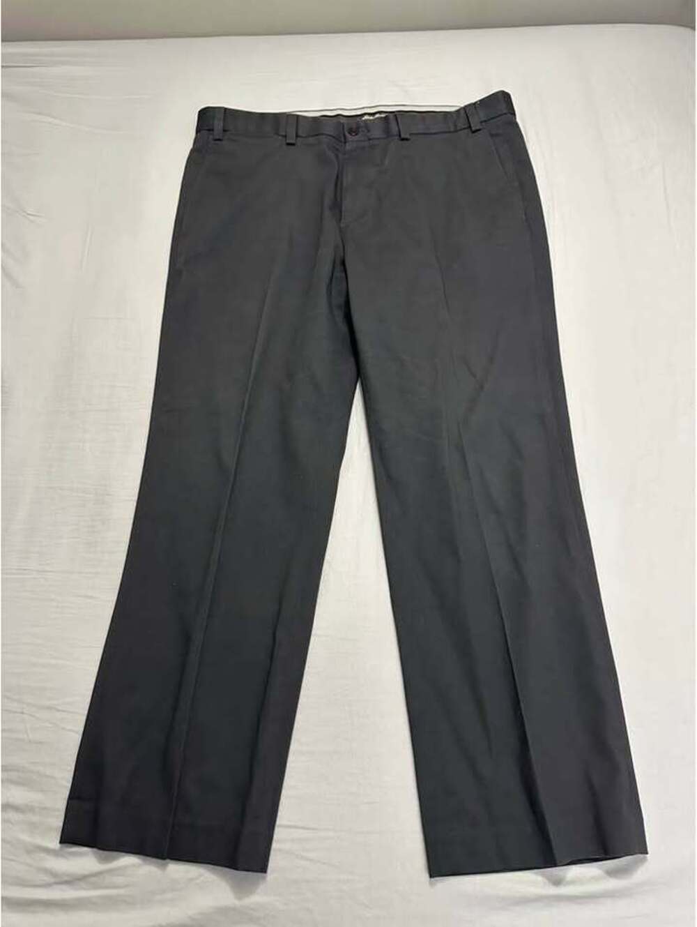 Eddie Bauer Wrinkle Free Men's Chino Pants
Mens Size 38 X 30 Used Like New $30